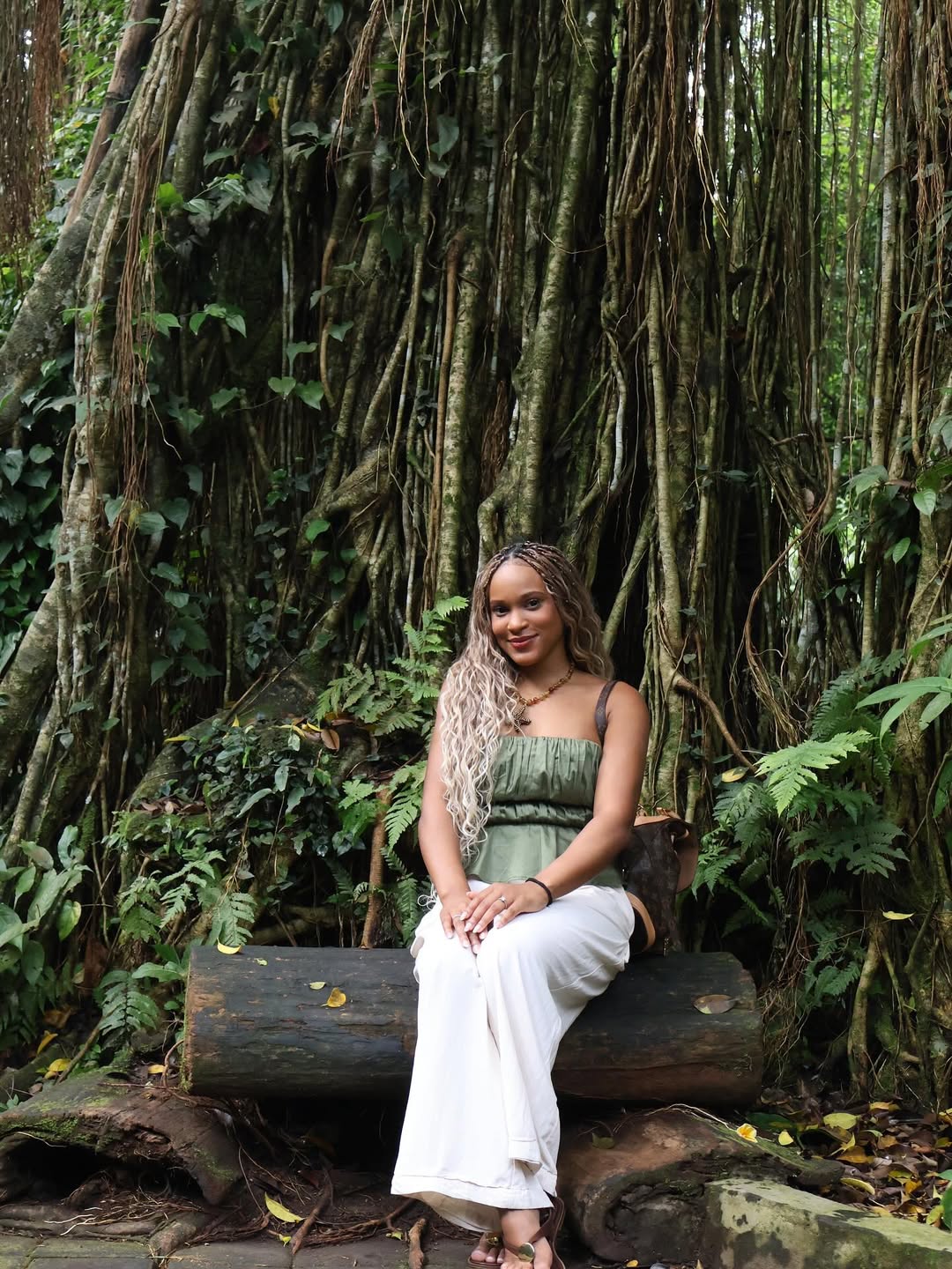 Mesmo afastada das disputas, Rebeca viajou para a Indonésia e aproveitou alguns dias de descanso em Bali, ao lado da colega Lorrane Oliveira.