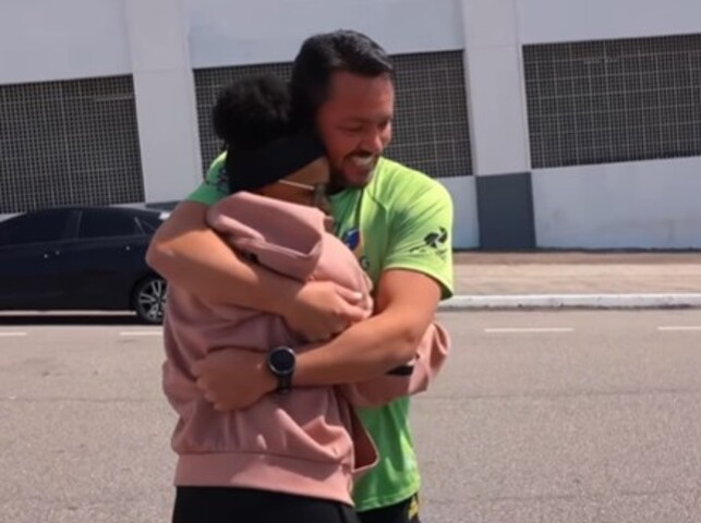 Em setembro de 2025, Rebeca presenteou Porath com um carro de luxo da Volvo, marca com a qual tem parceria.