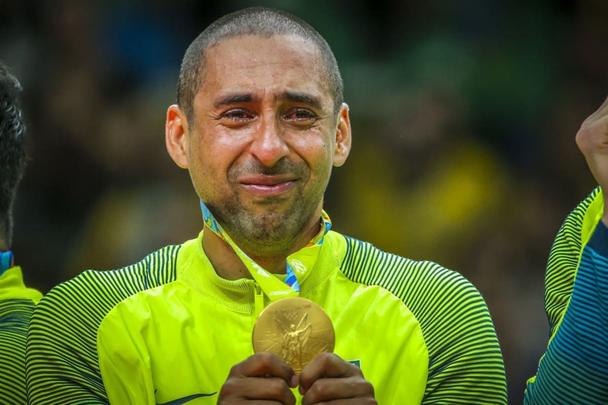 Voleibol masculino - Serginho, o Escadinha, é o recordista brasileiro com quatro medalhas olímpicas nas quadras - dois ouros e duas pratas. Ele também é o único homem a ter disputado quatro finais consecutivas - entre 2004, em Atenas, e 2016, no Rio de Janeiro.

