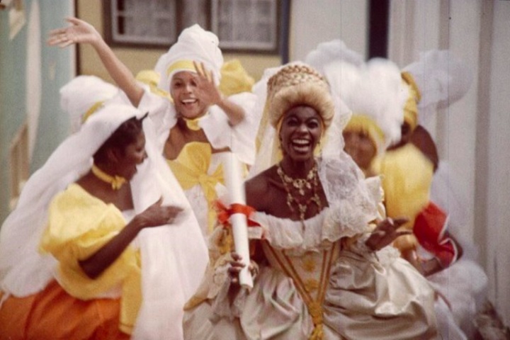 Ela carrega consigo dezenas de histórias que inspiraram e, ainda inspiram, as gerações seguintes. Foi a primeira mulher negra a protagonizar um filme do cinema nacional, interpretando Xica da Silva, em 1976.
