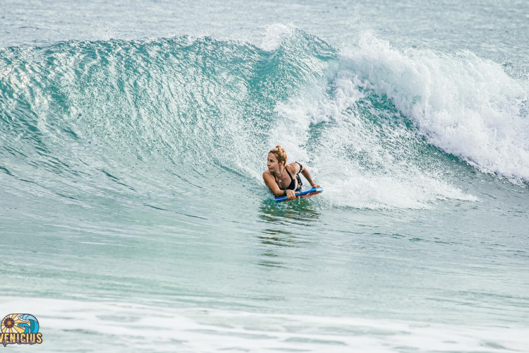 Rangéria Amorim é bodyboarder e venceu o câncer de mama(Foto: Venicius Almeida/Divulgação) Rangéria Amorim é bodyboarder e venceu o câncer de mama(Foto: Venicius Almeida/Divulgação)