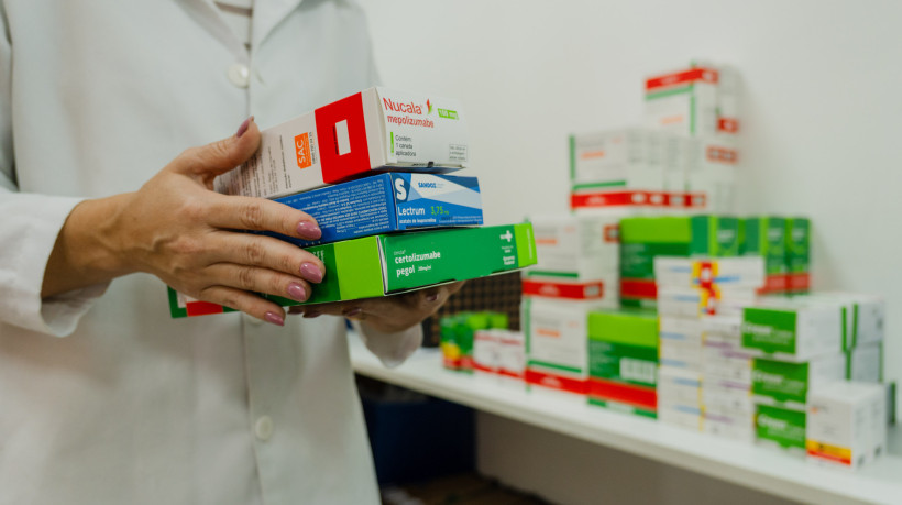 Conselho Federal de Farmácia estima que cerca de 14 mil toneladas de medicamentos são descartados de forma irregular por ano