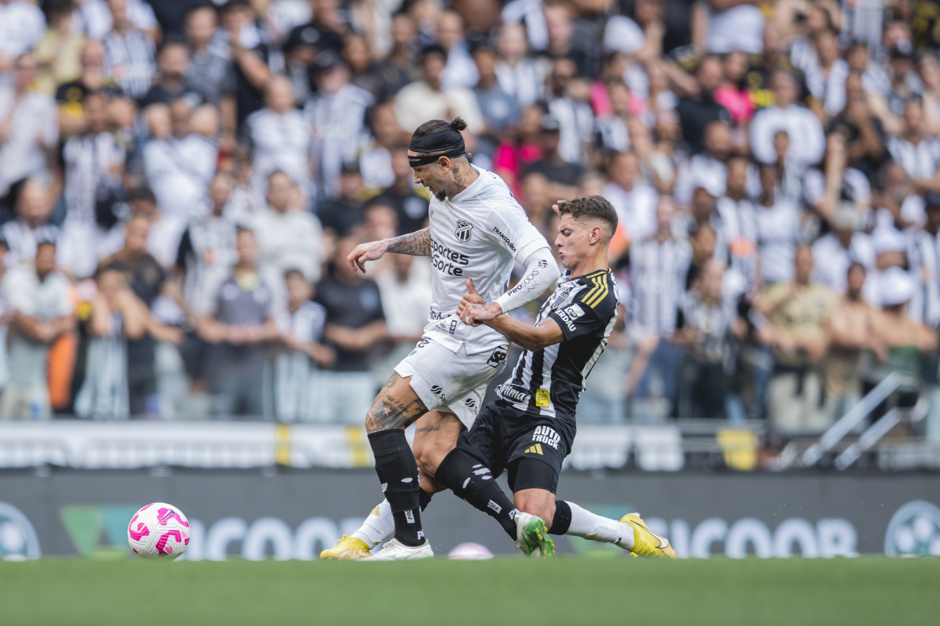 Vina, meia do Ceará, será novamente titular da equipe contra o Flu (Foto: Pedro Souza / Atlético)