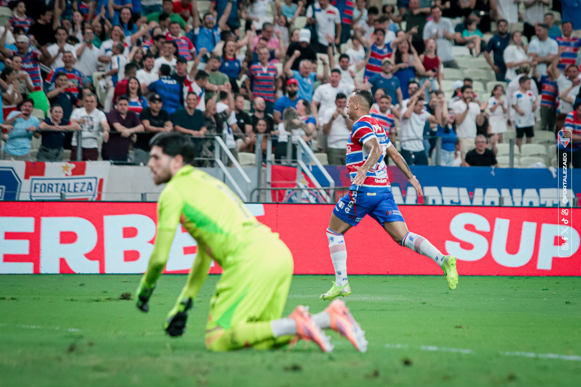 Vitória do Fortaleza sobre o Flamengo reacendeu a incerteza de rebaixamento no Pici (Foto: Mateus Lotif / Fortaleza EC)