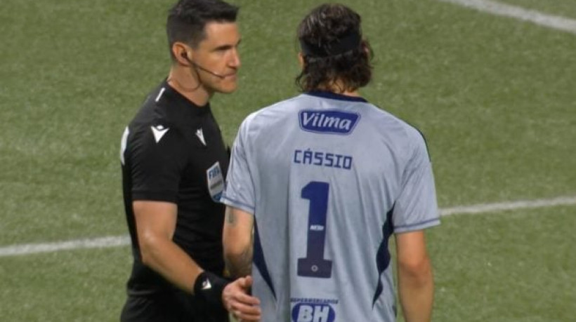 Goleiro do Cruzeiro foi agredido por um torcedor do Palmeiras durante da partida