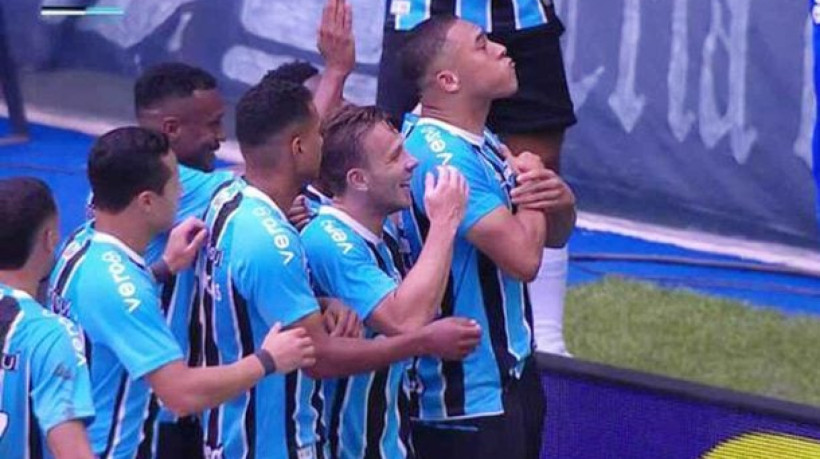 Centroavante marca três vezes, Juventude desconta, Grêmio faz 3 a 1 e fica perto de se garantir no Brasileirão em 2026. Sul-Americana à vista?