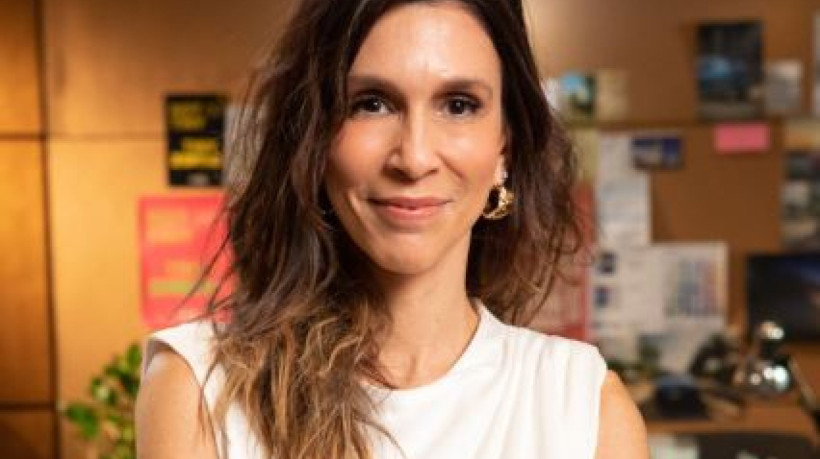 Sarah Oliveira é apresentadora do Tiny Talks, programa de entrevista com os convidados do Tiny Desk Brasil
