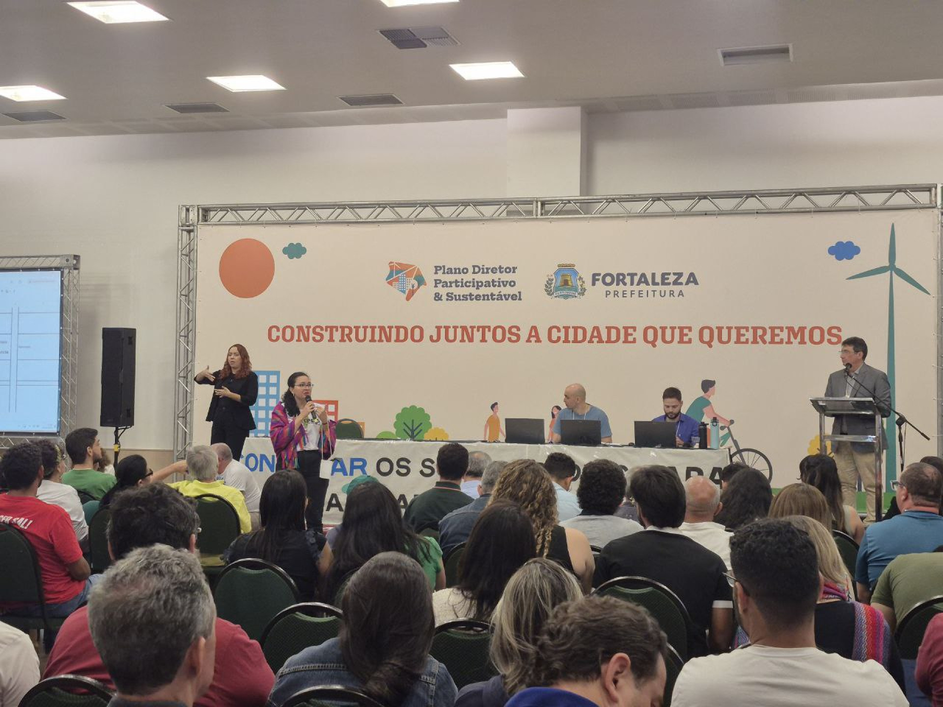 ￼A CONFERÊNCIA da Cidade votou e aprovou o texto do Plano Diretor de Fortaleza (Foto: Mateus Mota / O POVO)