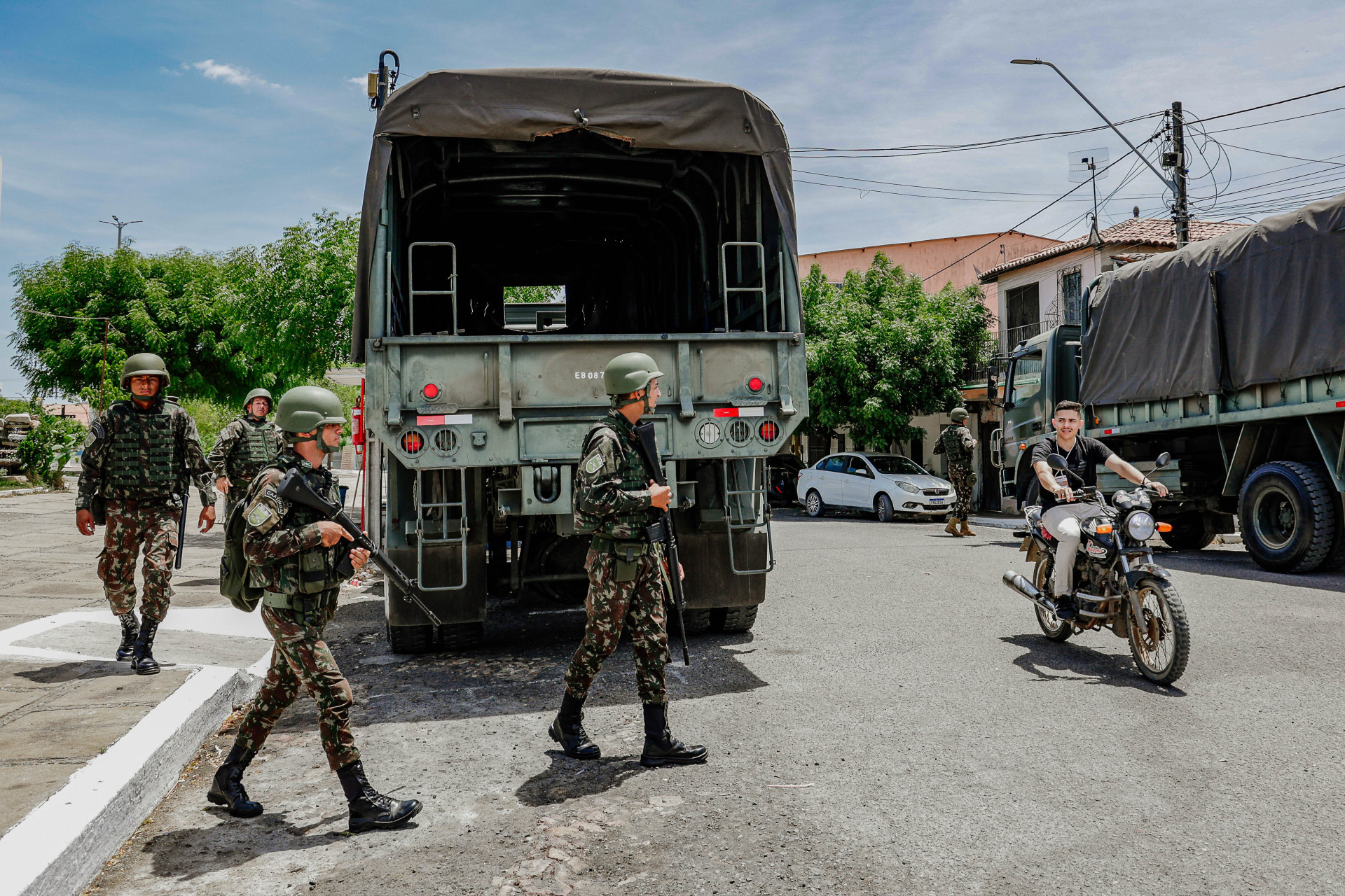 ￼FORTE esquema de segurança para garantir, neste domingo, a nova eleição para escolha dos novos dirigentes do município de Santa Quitéria (Foto: FCO FONTENELE)