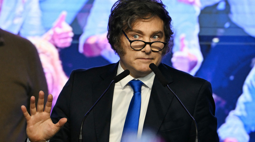 
O líder argentino Javier Milei, conhecido por seus cortes orçamentários, conquistou uma vitória surpreendente nas eleições de meio de mandato de domingo, impulsionando a enfraquecida agenda de reformas do político de direita apoiado pelos Estados Unidos.