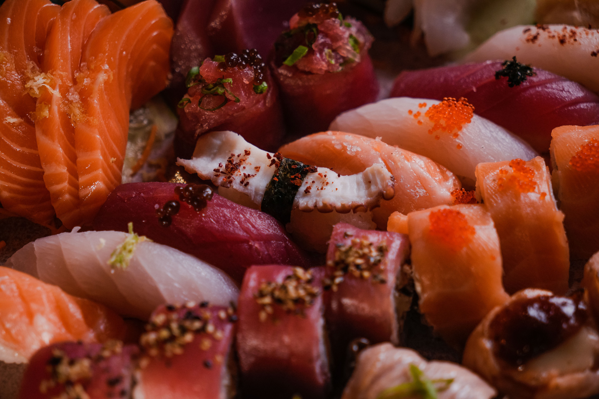 FORTALEZA-CE, BRASIL, 27-10-2025: Comes&Bebes sobre sushi, para o Dia do Sushi. Na foto, os pratos Kamibaa. (Foto: Fernanda Barros/ O Povo) (Foto: FERNANDA BARROS)