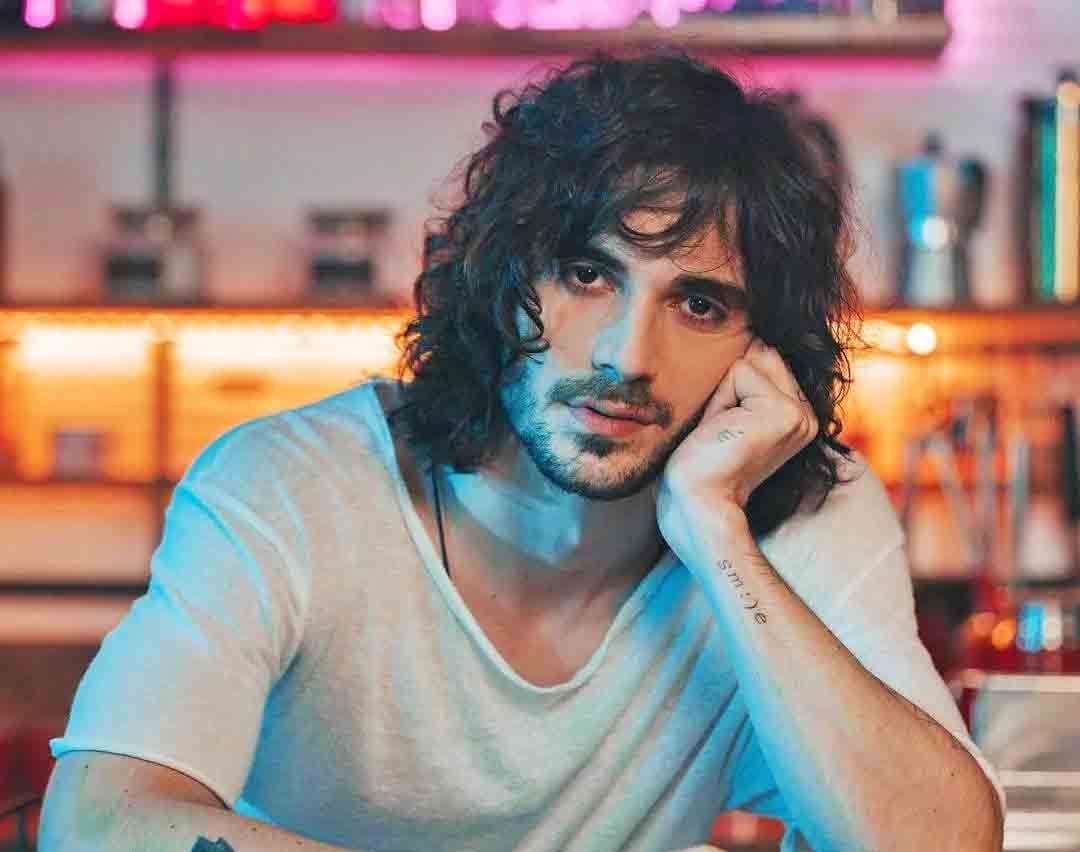 Fiuk, que fez 35 anos no dia 25/10/2025, continua no centro de polêmicas. Em setembro, comentou os rumores de que teria tentado invadir o camarim de Travis Scott durante o after do The Town. Ele negou a história e também falou sobre um possível desentendimento com um repórter que cobria o evento.

