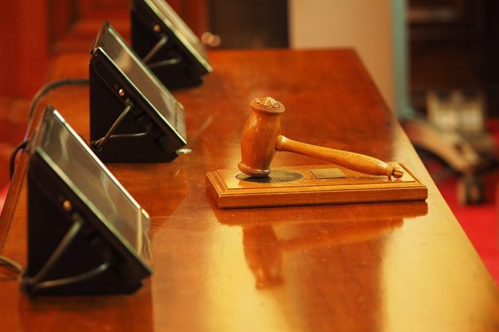 Determinado, Laurence levou o caso até o Tribunal Superior da Nova Zelândia, que acabou permitindo a mudança. 