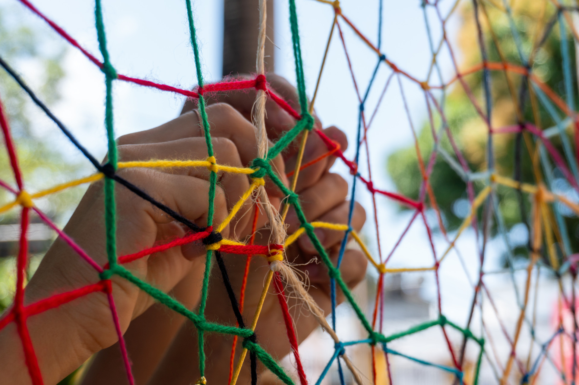 Silvania de Deus e Alexandre Heberte assinam as 60 obras que compõem a mostra (Foto: Divulgação/ Hygor Linhares)