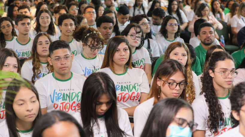 Jovens participam do projeto Virando o Jogo, do PReVio 