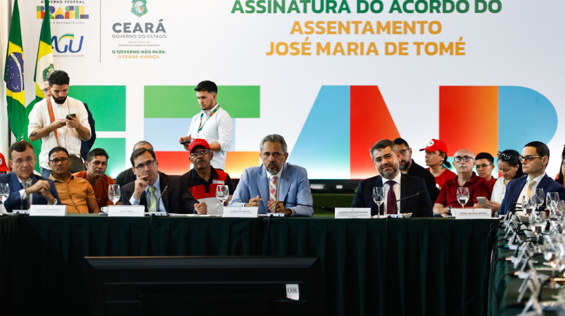 Assinatura do Acordo do Assentamento José Maria de Tomé.