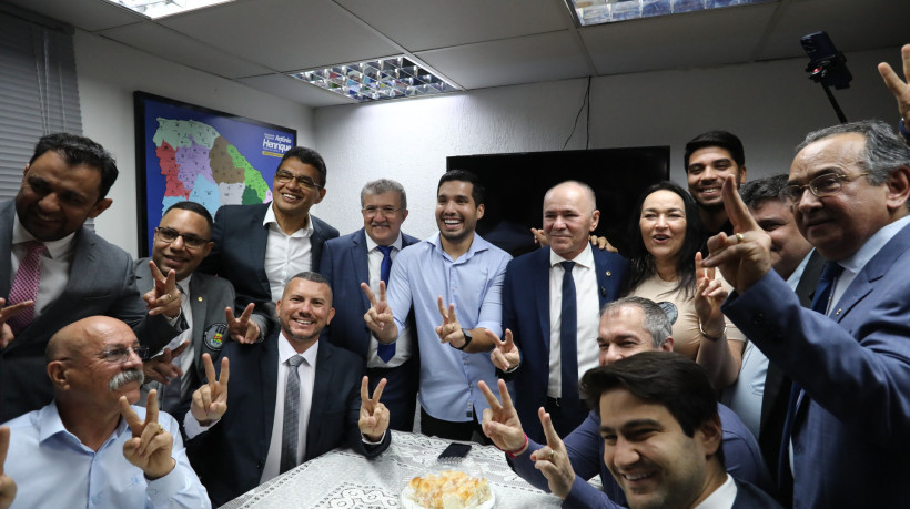 Café da oposição com André Fernandes, nesta terça-feira, 28