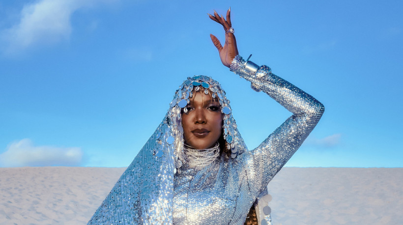 Cantora e compositora baiana Majur faz show em Fortaleza com destaque para o álbum 