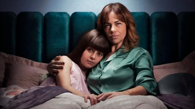 Karine Teles e Klara Castanho colidem em suspense sobre adultização de crianças