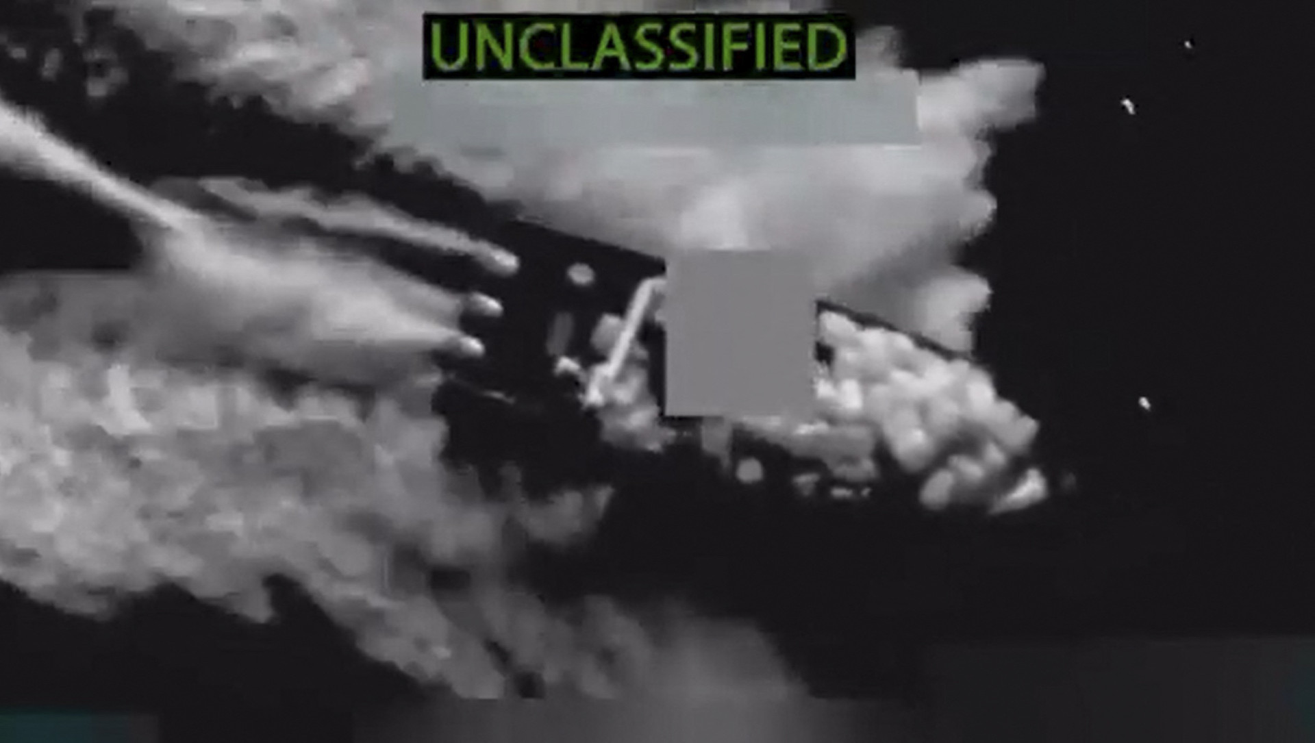 Vídeo mostra ação dos EUA contra barcos  (Foto: AFP PHOTO / US SECRETARY OF DEFENSE PETE HEGSETH'S X ACCOUNT / HANDOUT)