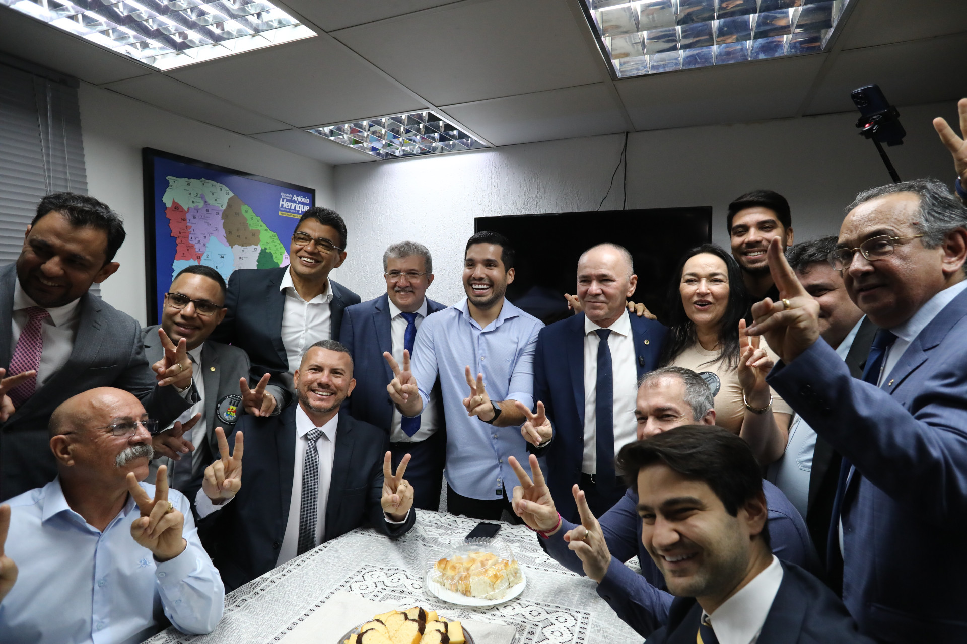 Café da oposição com André Fernandes, nesta terça-feira, 28 (Foto: FÁBIO LIMA)