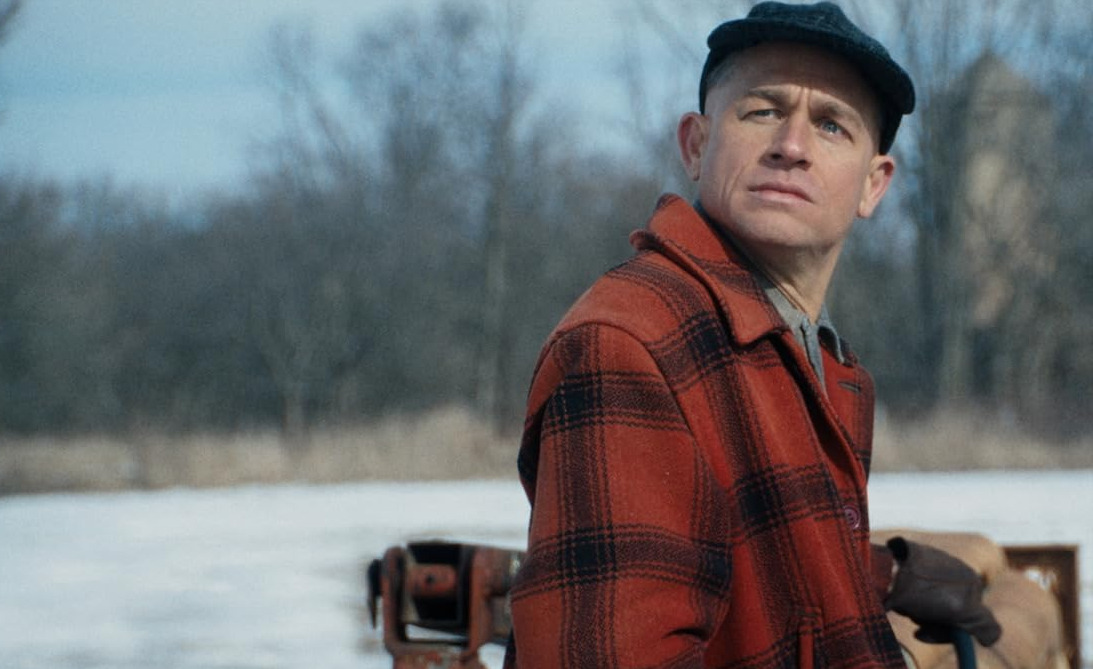 No entanto, críticos apontam que a narrativa se perde em tramas paralelas e exagera nas licenças poéticas, tornando o enredo mais confuso em alguns momentos.
