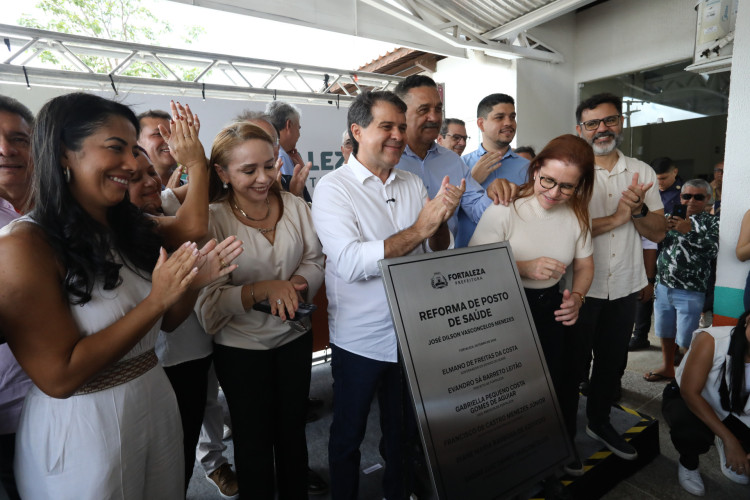 Evandro Leitão, prefeito de Fortaleza, entrega a Unidade de Atenção Primária à Saúde José Dilson Vasconcelos Menezes, conhecido popularmente como Posto Siqueira