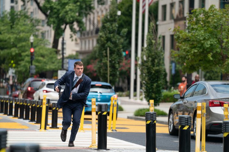 Filme "Casa de Dinamite" foi lançado na Netflix Brasil no final de outubro e é estrelado por Rebecca Ferguson, Idris Elba e Anthony Ramos