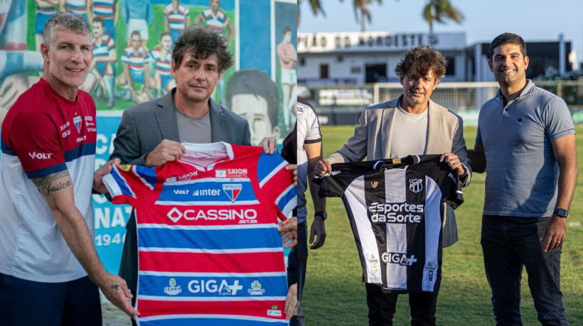 Cristiano Nunes recebeu camisas de ambas as equipes durante suas visitas 