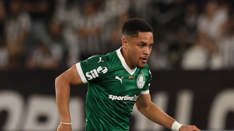 O atacante Vitor Roque é esperança de gols do Palmeiras 