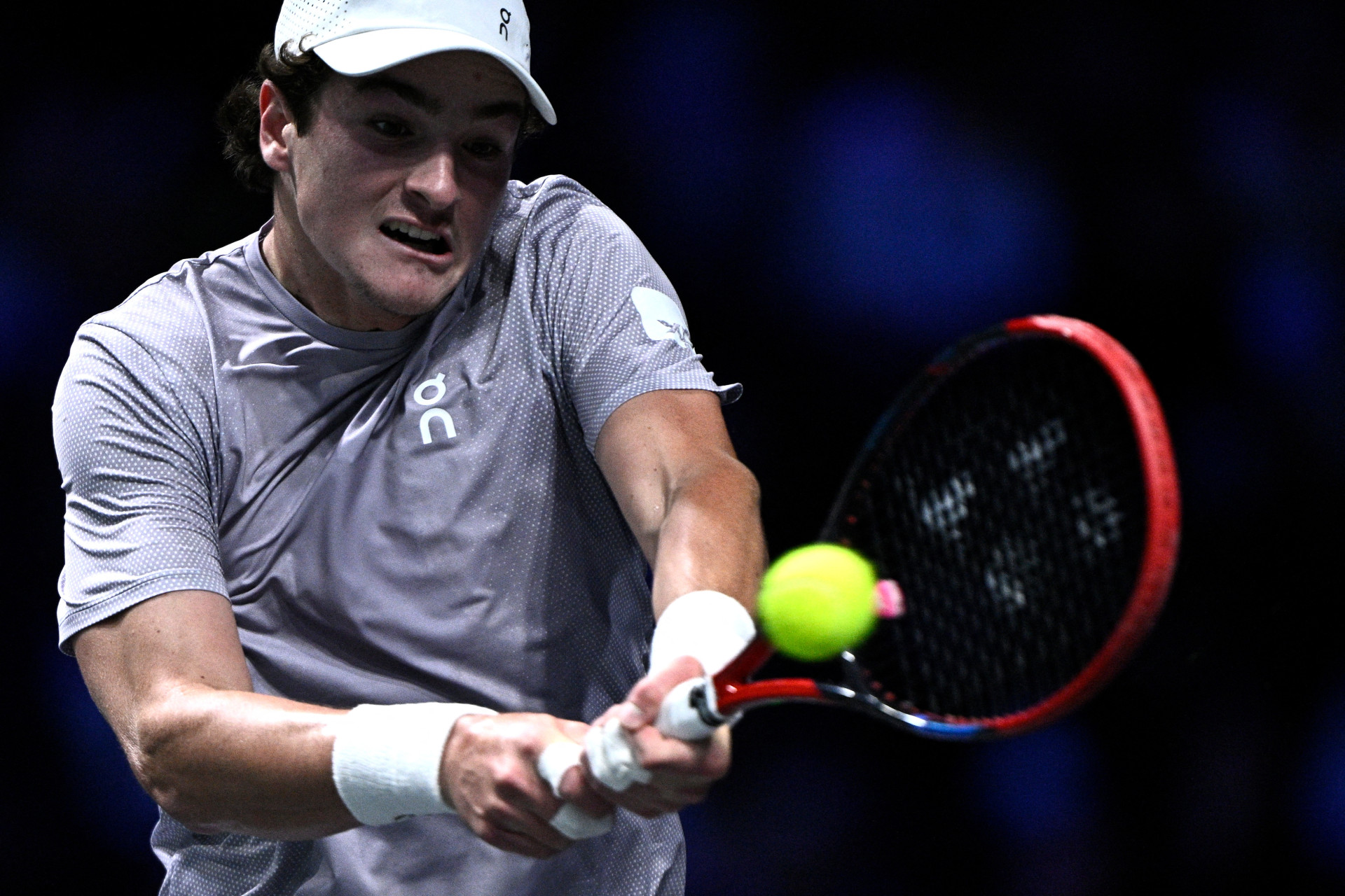 João Fonseca foi eliminado por Karen Khachanov na segunda rodada do Masters de Paris (Foto: Julien de Rosa / AFP)