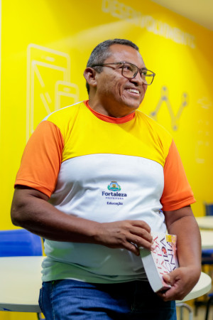 Raimundo Orlando é músico de forró pé de serra e voltou a estudar após os 40 anos para entender melhor sobre sua arte(Foto: Samuel Setubal)