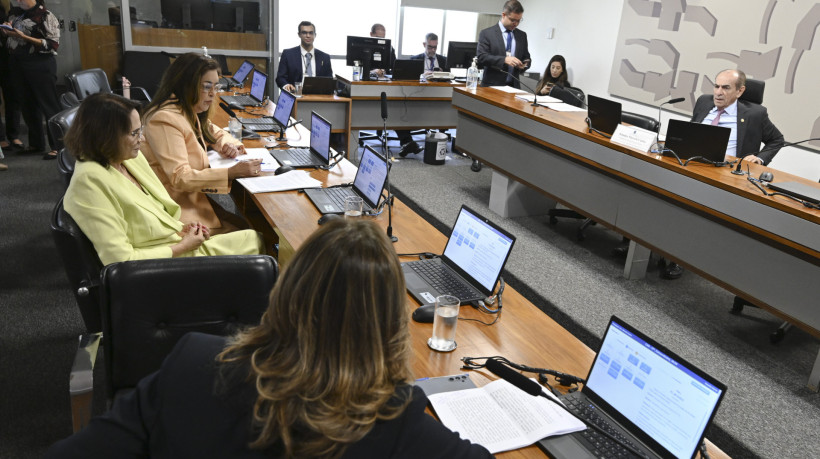 Comissão de Assuntos Sociais (CAS) realizou reunião deliberativa com 14 itens na pauta