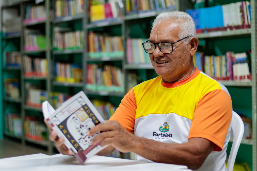 Antonio Alencar quer aprender no EJA da Escola Municipal Angélica Gurgel a desenhar(Foto: Samuel Setubal)