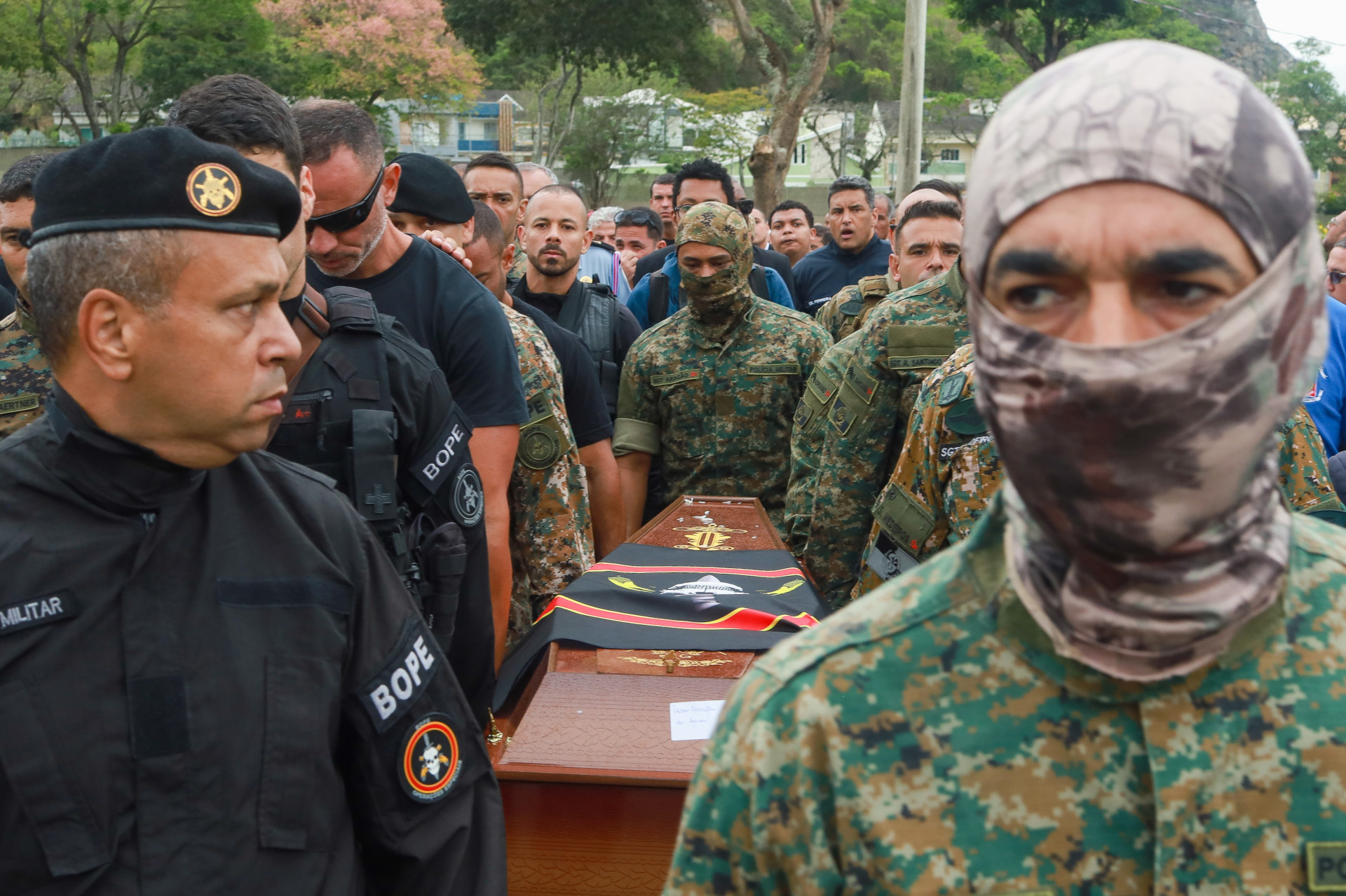SEPULTAMENTO de Heber Carvalho da Fonseca ocorreu na tarde dessa quinta-feira (Foto: Pedro Kirilos/Estadão Conteúdo)