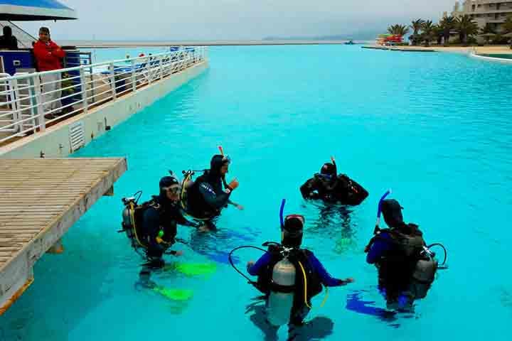 Dessa forma, a manutenção da maior piscina do mundo custa mais de US$ 2 milhões, algo equivalente a R$ 5,3 milhões por ano. 