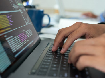 Curso 100% digital e gratuito ensina lógica de programação, criação de jogos e fundamentos de IA 