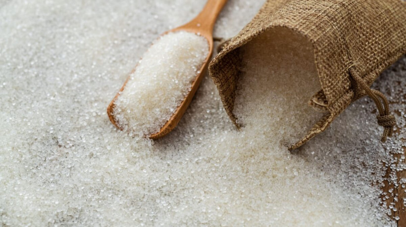 Aprenda a fazer banho de açúcar para atrair sorte e harmonia