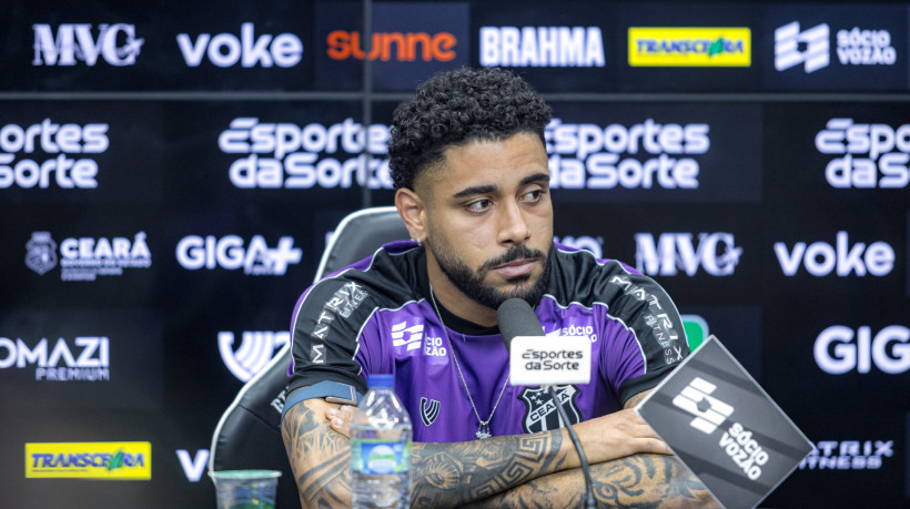 Matheus Bahia em coletiva do Ceará