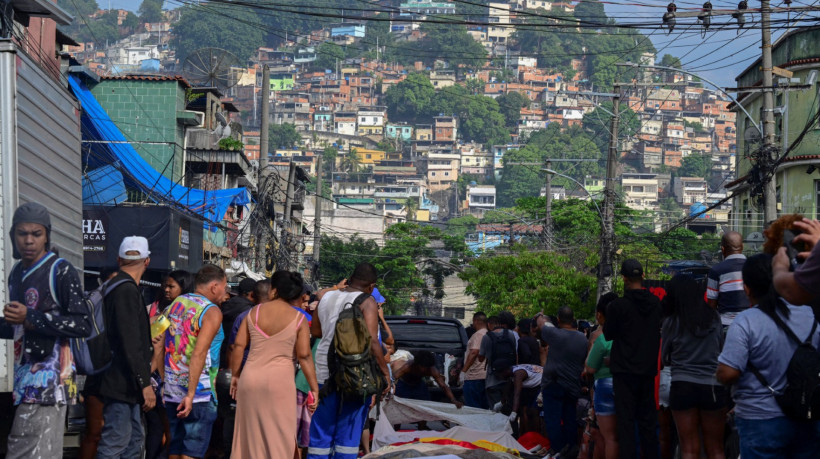 CORPOS enfileirados na Praça São Lucas, na favela Vila Cruzeiro, no complexo da Penha, Rio de Janeiro, em 29 de outubro de 2025