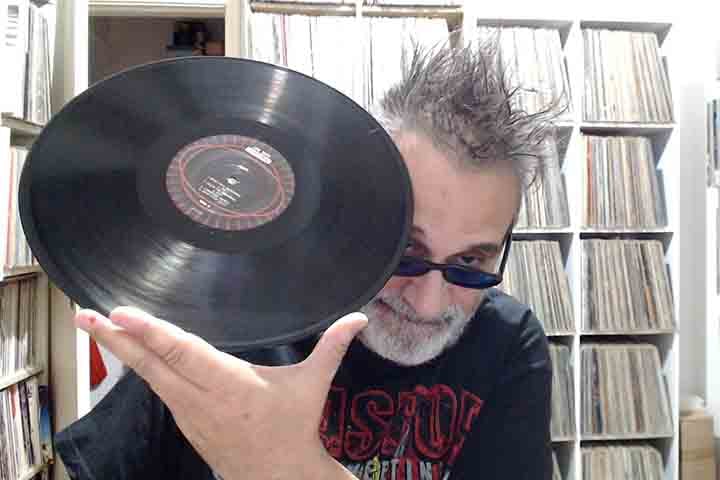 Com o advento da mídia digital, Regis consolidou seu canal no Youtube onde publica vídeos com críticas diretas e afiadíssimas sobre músicos, estilos e indústria. 
