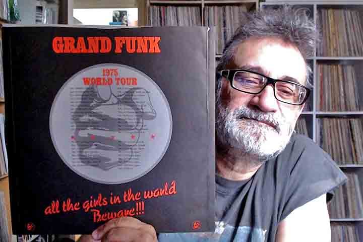 A sua entrada no jornalismo ocorreu em 2004 por convite da revista Cover Guitar. “O dono da revista precisava de alguém para fazer crítica musical e pensou em mim porque eu tinha uma considerável coleção de discos e, mesmo sem experiência, topei; a partir daí peguei gosto pela coisa”, declarou em uma entrevista em 2014. 

