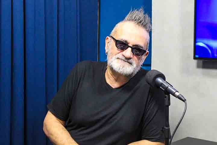 Ele também trabalhou como blogueiro e foi diretor de redação de diversas revistas especializadas: Cover Guitarra, Cover Baixo, Batera, Teclado e Áudio e Mosh.
