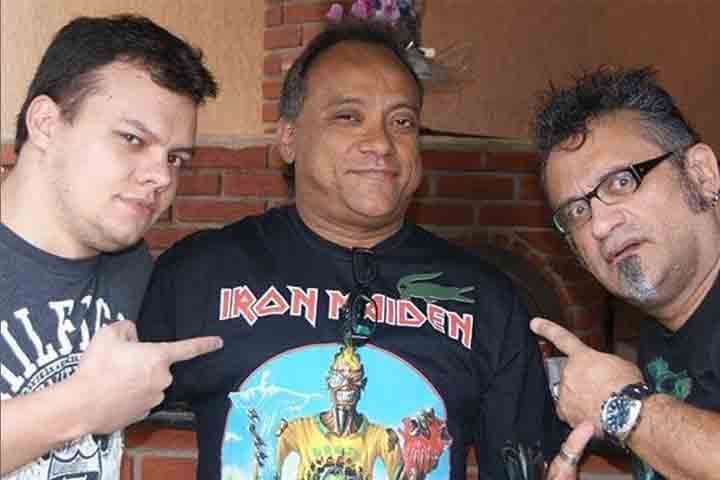 Regis Tadeu costuma dar opiniões enfáticas. Ele já declarou a revista especializada em metal que bandas como Angra e Sepultura não têm obrigação de “ajudar” outras que buscam espaço na cena nacional, contrariando muitas narrativas de que grandes nomes deveriam levantar outros artistas ao seu redor.
