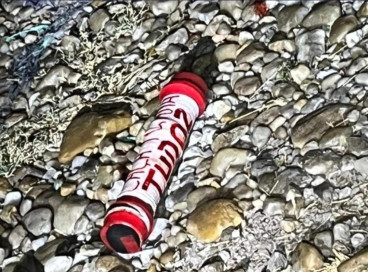 Artefato explosivo artesanal com mensagens alusivas ao Comando Vermelho foi apreendido em ocorrência de intervenção policial que deixou dois mortos em Pindoretama 