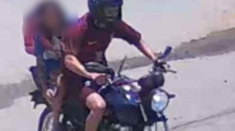 Câmeras de vigilância flagraram um homem levando uma menina de nove anos até um matagal em Tauá