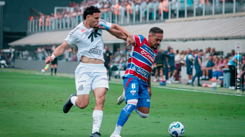 Bruno Pacheco em jogo contra o Santos pela Série A do Brasileirão 2025