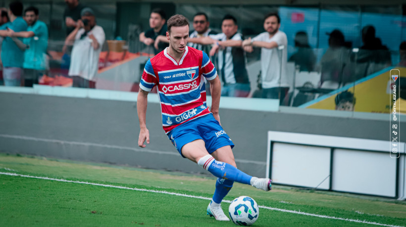 Pochettino em campo contra o Santos pela Série A 2025