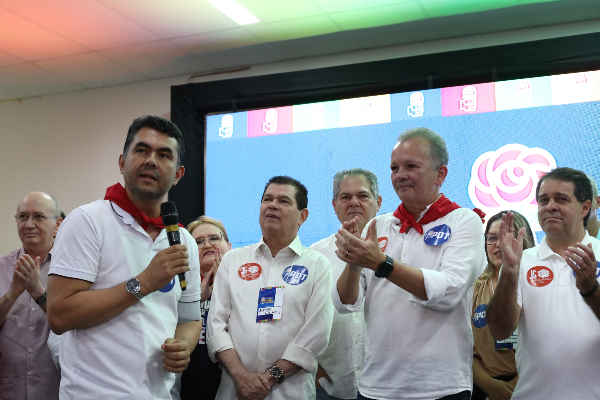 ￼IRAGUASSÚ Filho e André Figueiredo, dirigentes do PDT (Foto: FÁBIO LIMA)