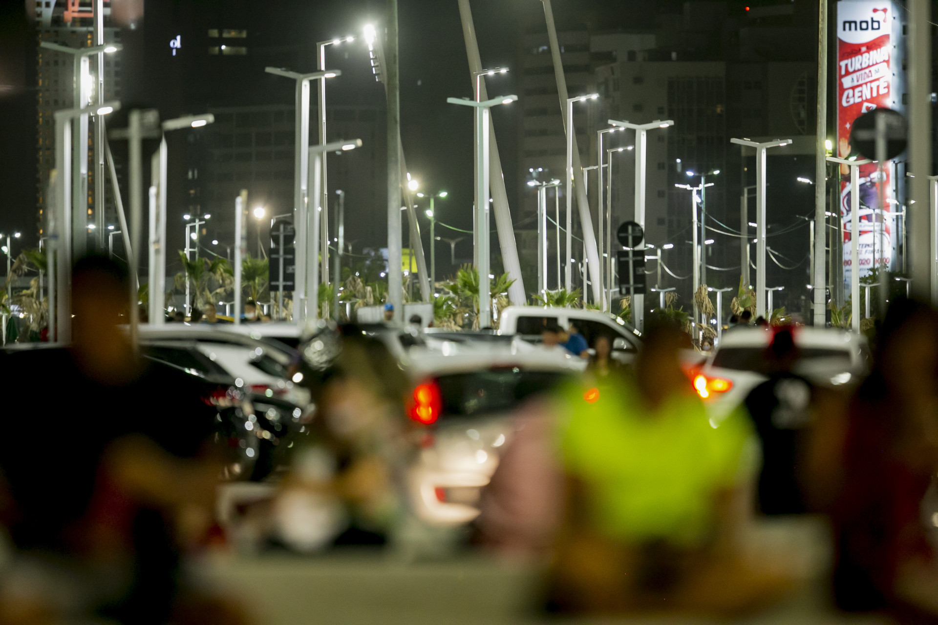 FORTALEZA, CE, BRASIL, 14-08.2021: Iluminacao na Avenida Beira Mar. Renovação do tipo de lâmpada de iluminação pública. BID esta lancando um progama para incentivar osmunicipios brasileiros a reduzir os custos com energia eletrica com a instalacao de placas solare, renovacao do tipo de lampada de iluminacao publica. em epoca de COVID-19. (Foto:Aurelio Alves/ Jornal O POVO) (Foto: Aurelio Alves)